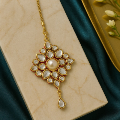 Kundan Maang Tikka